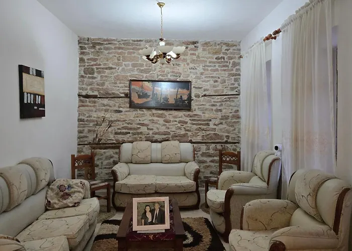 The Old Gate Hostal Gjirokastër